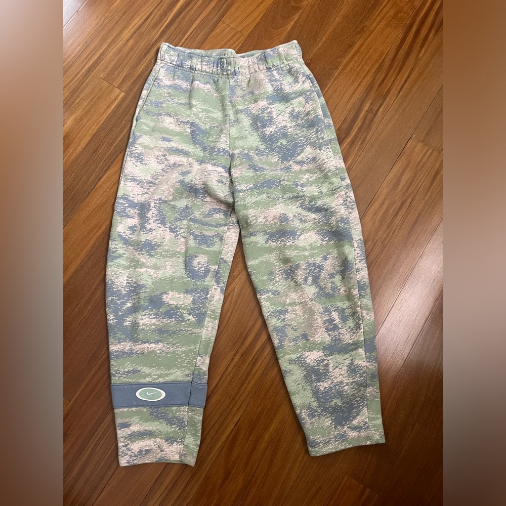 Nike Women’s Camouflage Joggers - Green Pink Gray